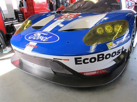 How the Ford GT race car differs from the road car 